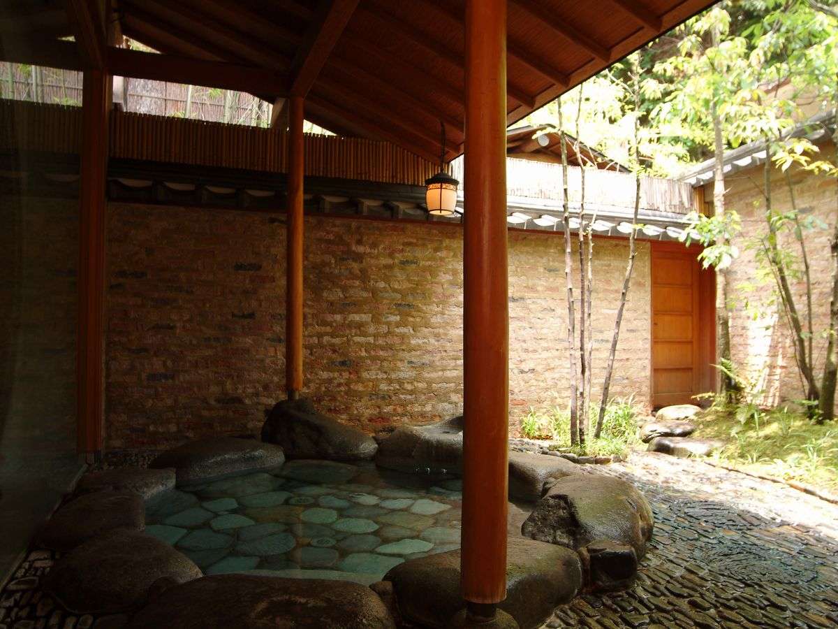 Open-air bath